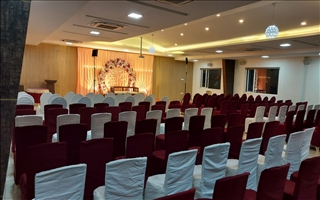 Hotel Jump In & Out Banquet Hall