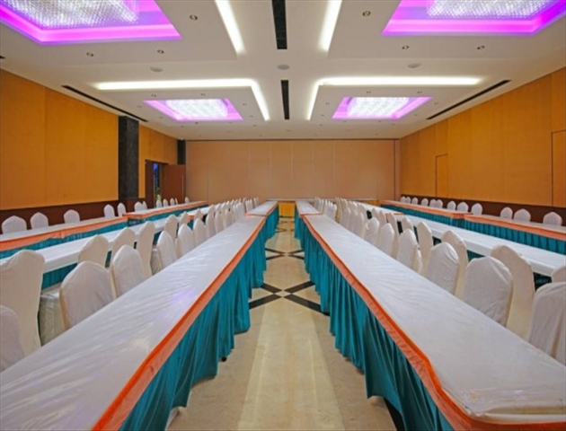 Royal Party Hall By Nayagard Hotels AC