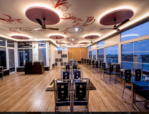 Crystal Lake Suites Banquet Hall