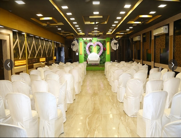 Busy Food Hall Speed Hall