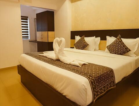RR Grand Inn Varni Hall