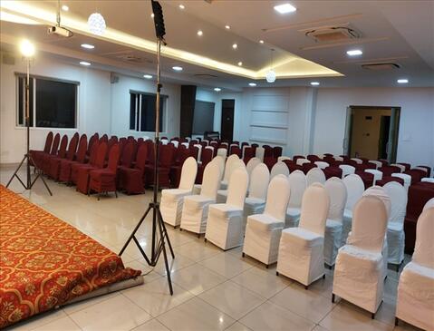 Hotel Jump In & Out Banquet Hall